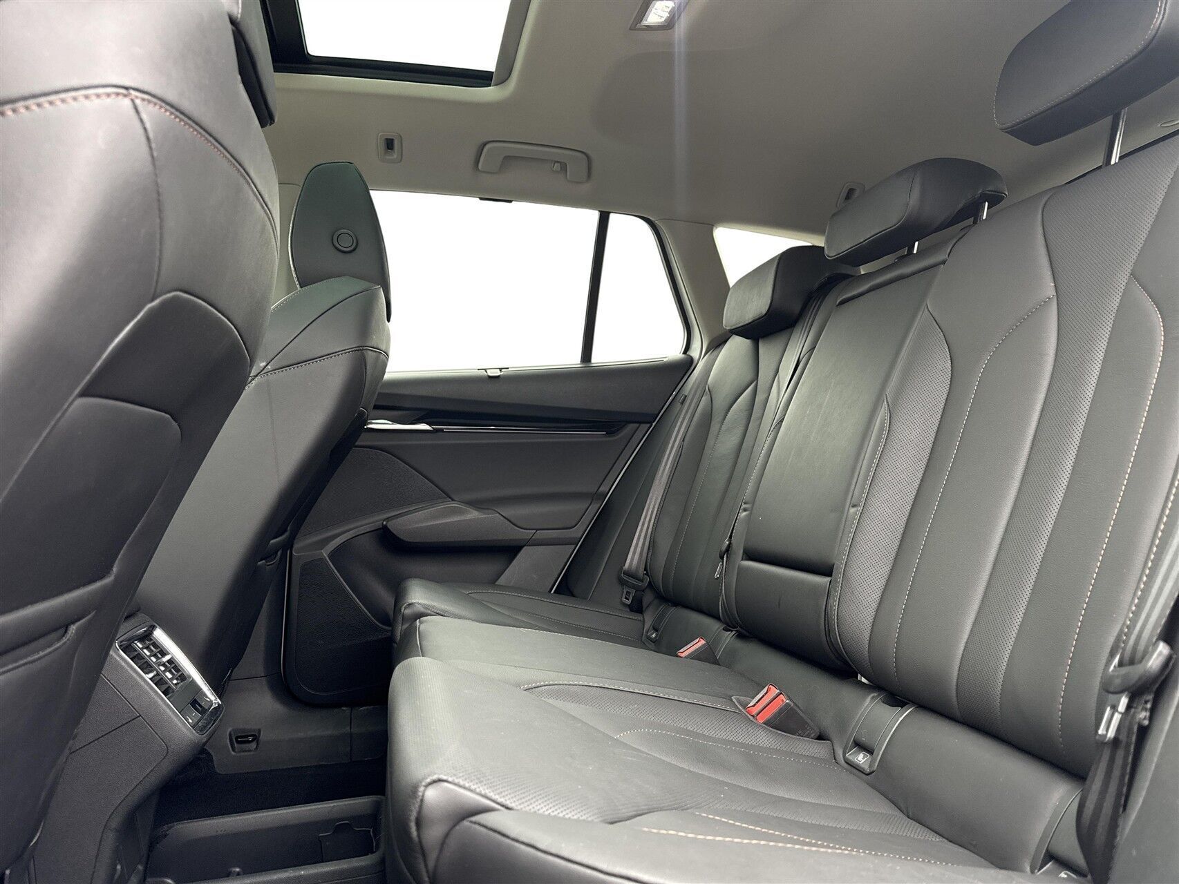 Skoda Enyaq 80 iV Selection Suite 204HK 5d Aut.