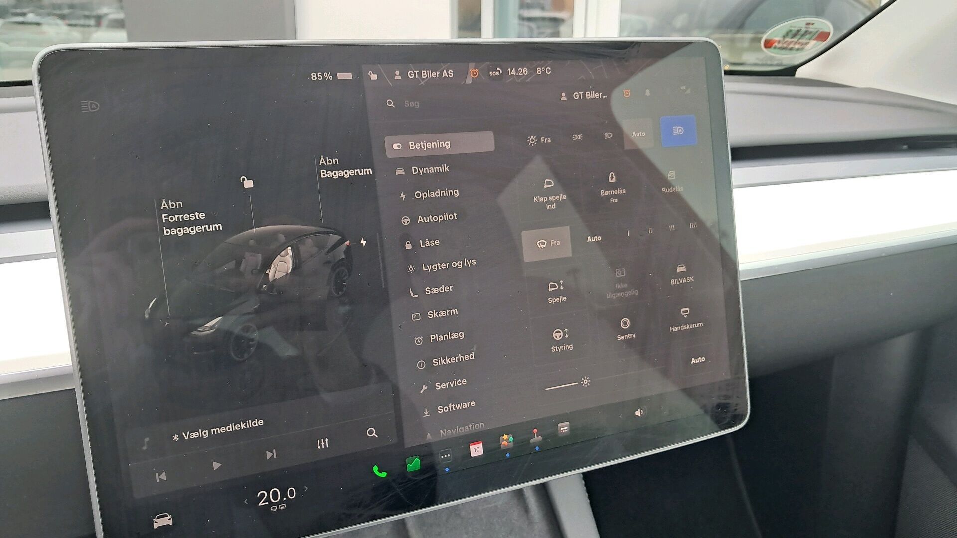 Sort Tesla Model Y fra 2023