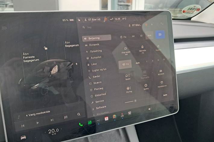 Sort Tesla Model Y fra 2023