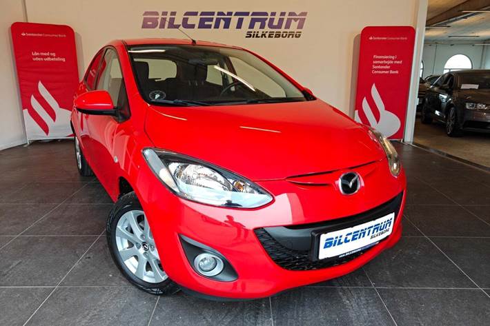 Rød Mazda 2 fra 2012