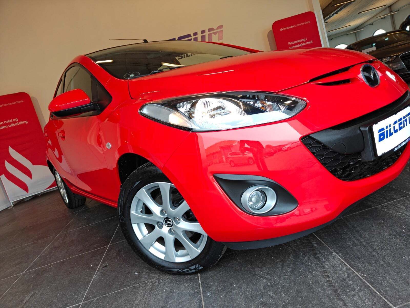 Rød Mazda 2 fra 2012