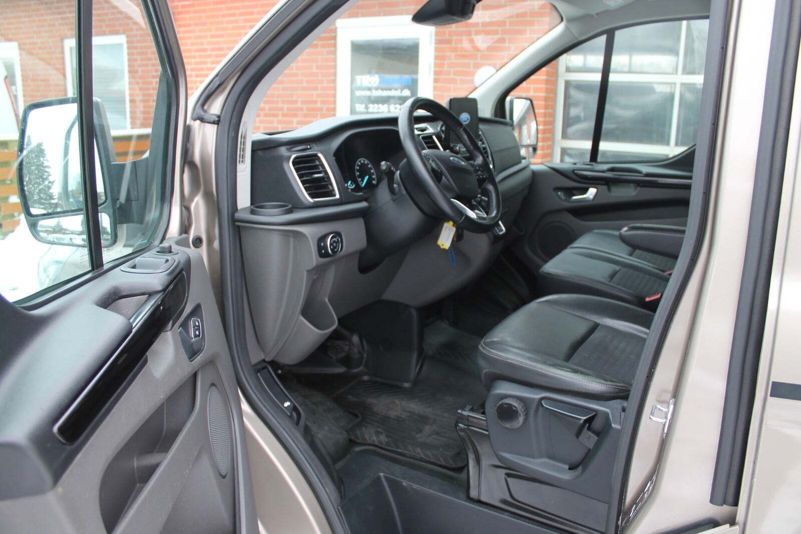 Ford Transit Custom 320L 2,0 TDCi 185 Sport aut.