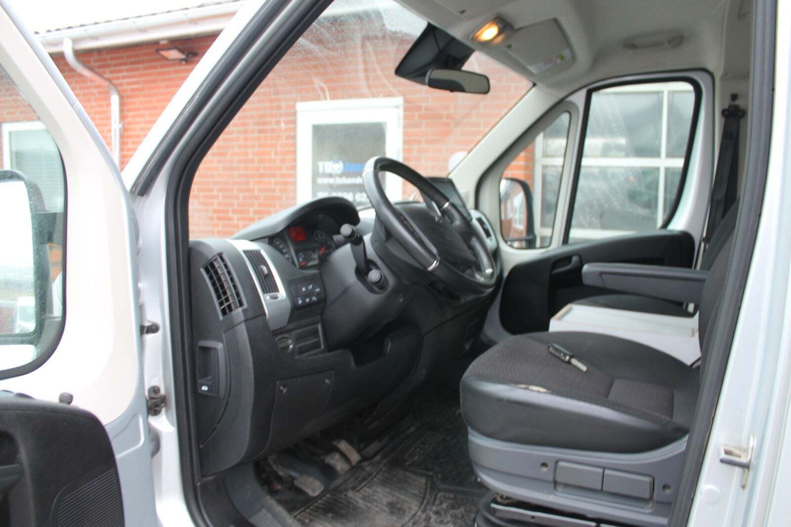 Peugeot Boxer 335 2,2 BlueHDi 165 L2H2 Ultimate