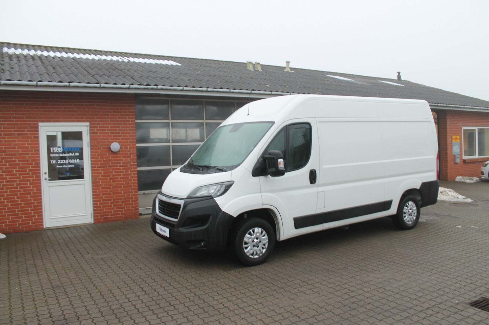 Peugeot Boxer 335 2,2 BlueHDi 165 L2H2 Ultimate