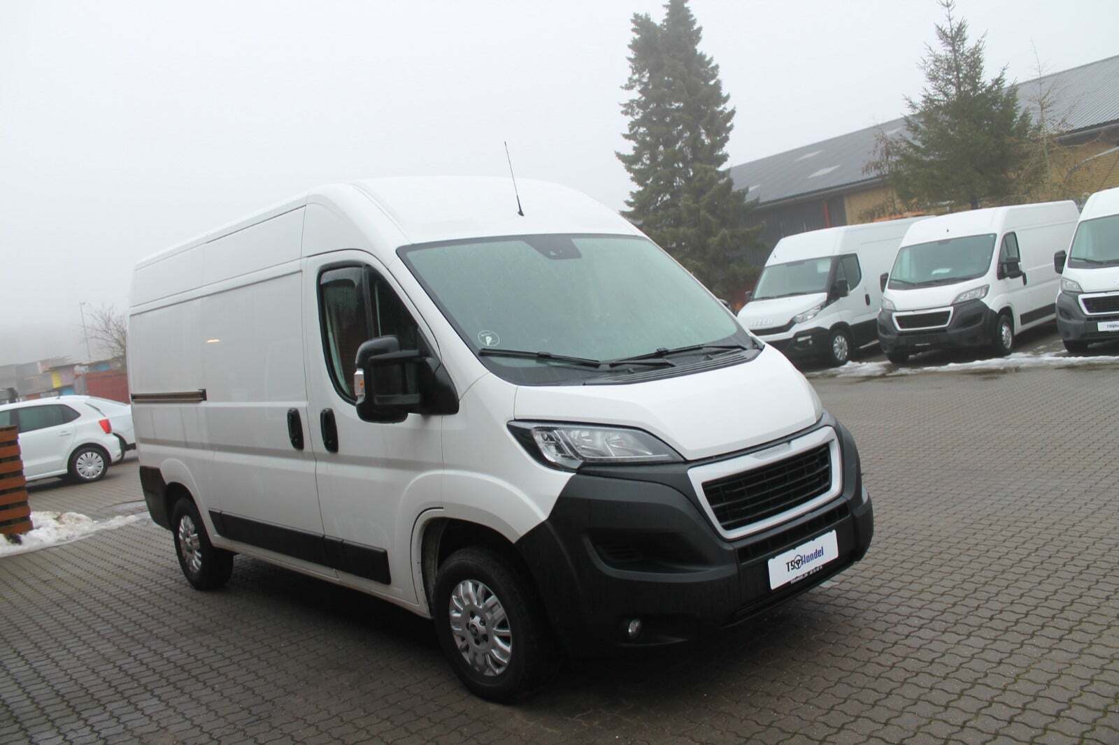 Peugeot Boxer 335 2,2 BlueHDi 165 L2H2 Ultimate