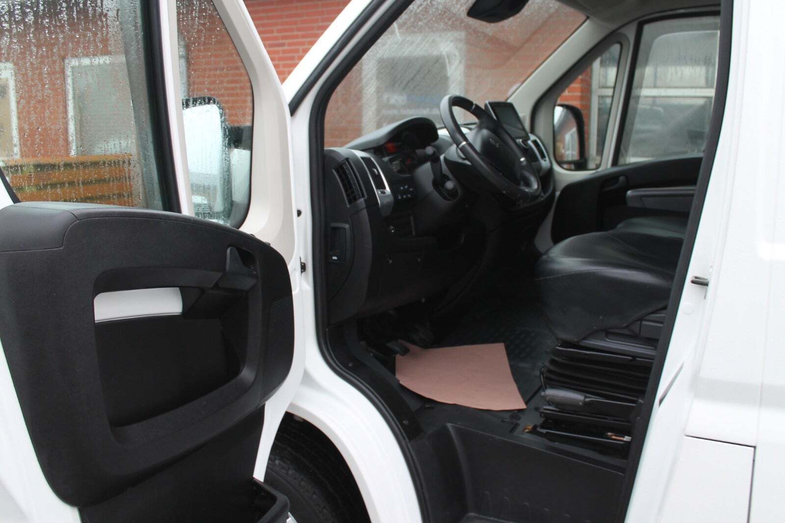 Peugeot Boxer 335 2,2 BlueHDi 165 L2H2 Ultimate