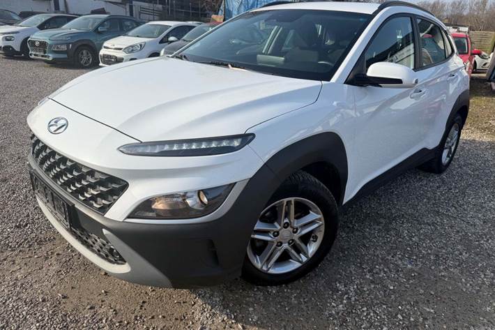 Hvid Hyundai Kona fra 2021 set udefra