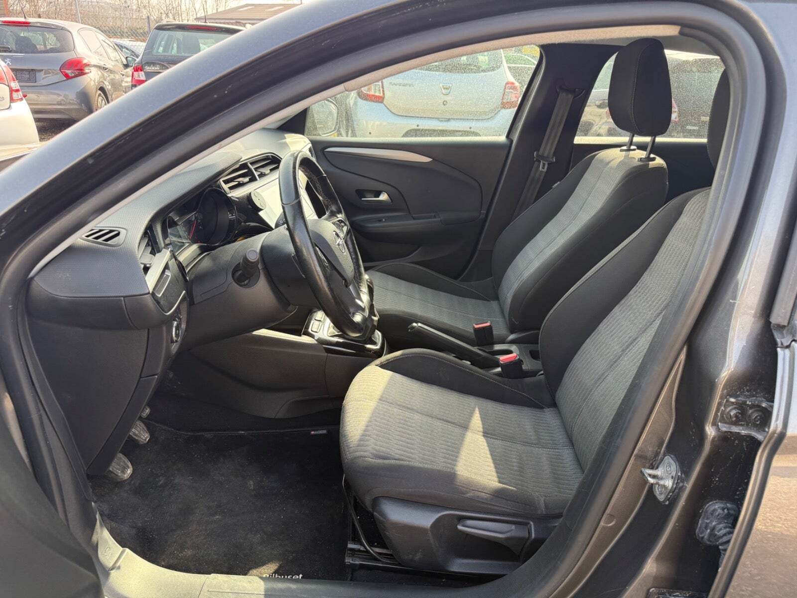 Grå Opel Corsa fra 2020