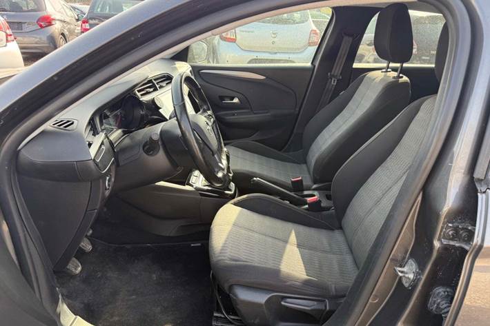 Grå Opel Corsa fra 2020