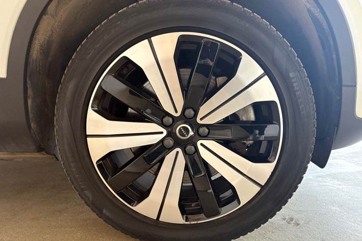 Hvid Volvo XC40 fra 2023