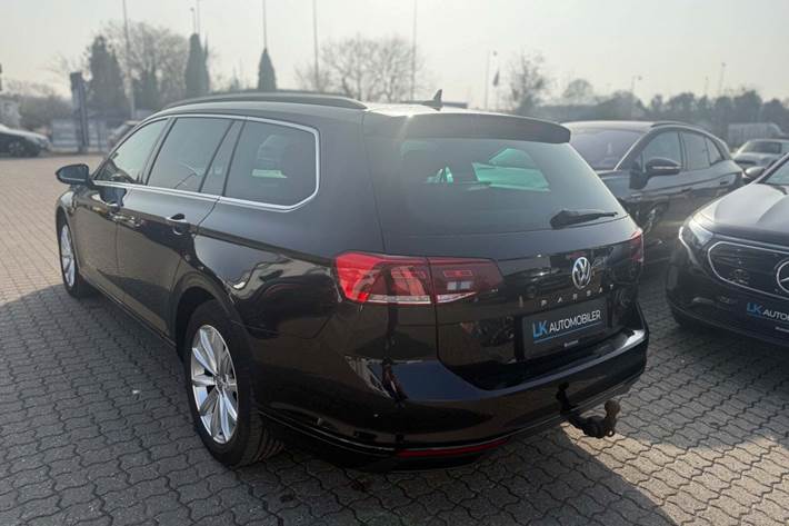 Sort VW Passat fra 2020