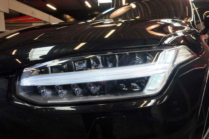 Sort Volvo XC90 fra 2023