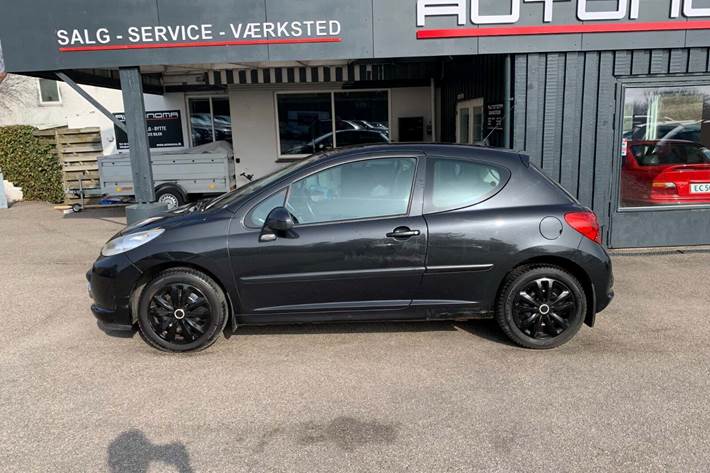 Sort Peugeot 207 fra 2006