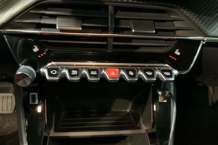 Sort Peugeot 2008 fra 2022