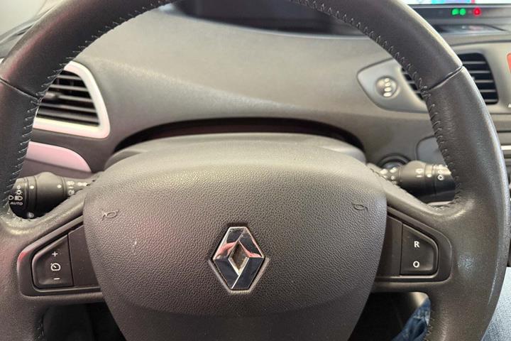 Sort Renault Scenic III fra 2011 set indefra