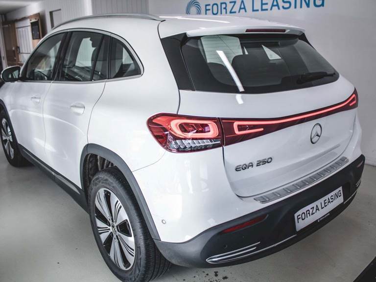 Mercedes EQA250