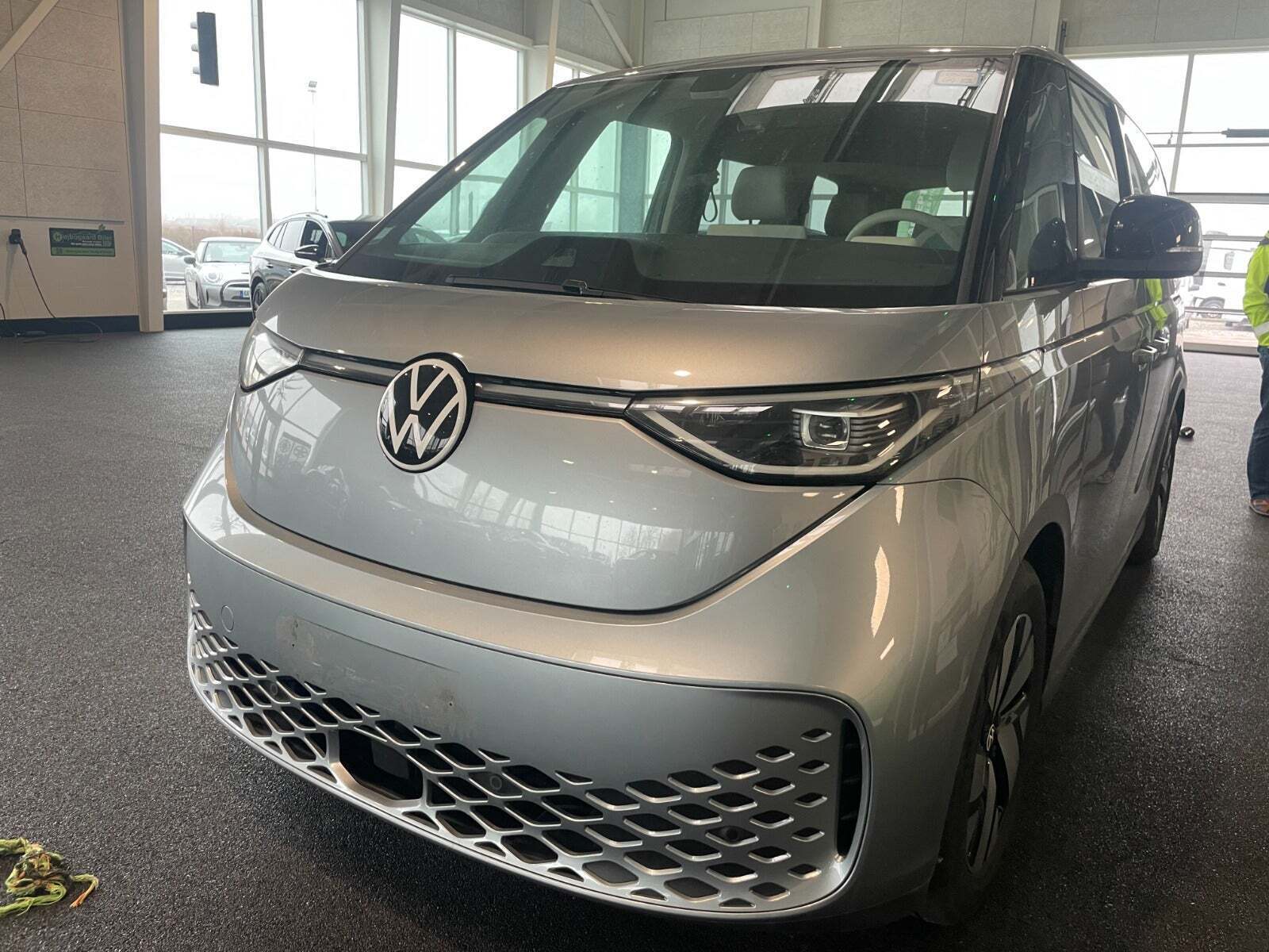 VW ID.Buzz 77 Pro Design SWB