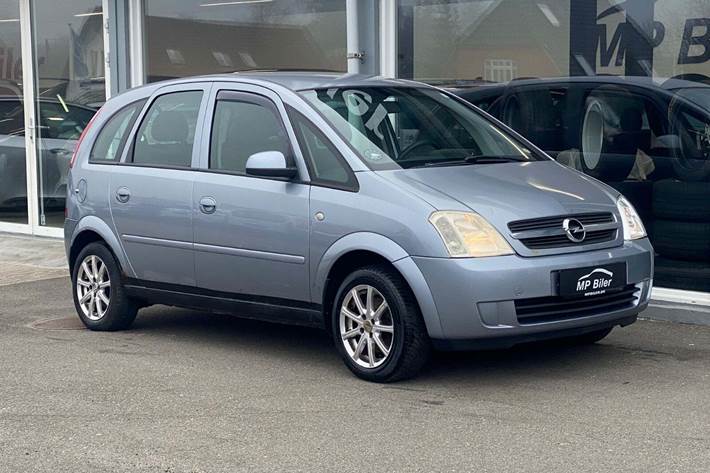 Blå Opel Meriva fra 2005