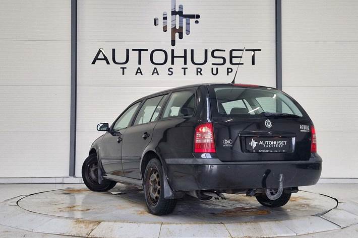 Sort Skoda Octavia fra 2004