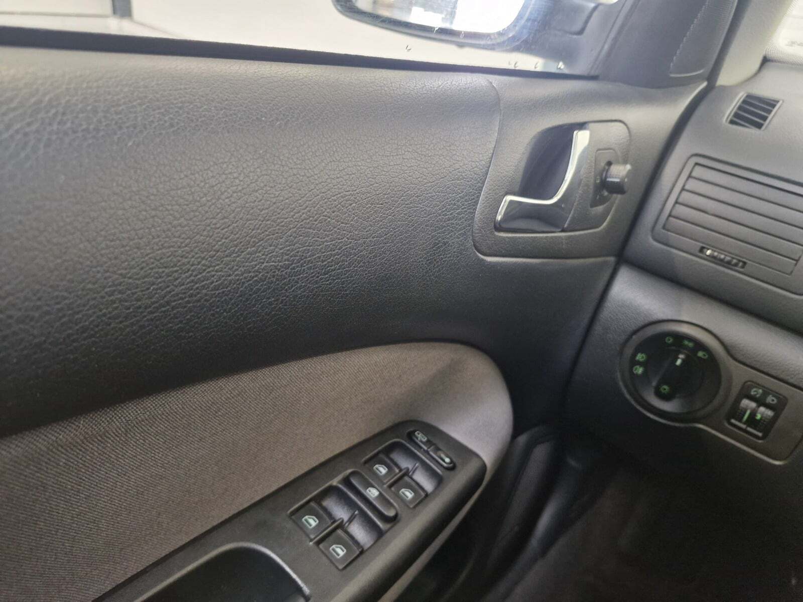 Sort Skoda Octavia fra 2004