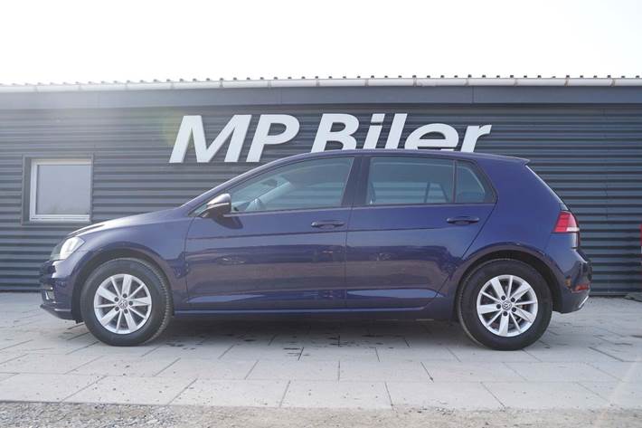 Blå VW Golf VII fra 2017