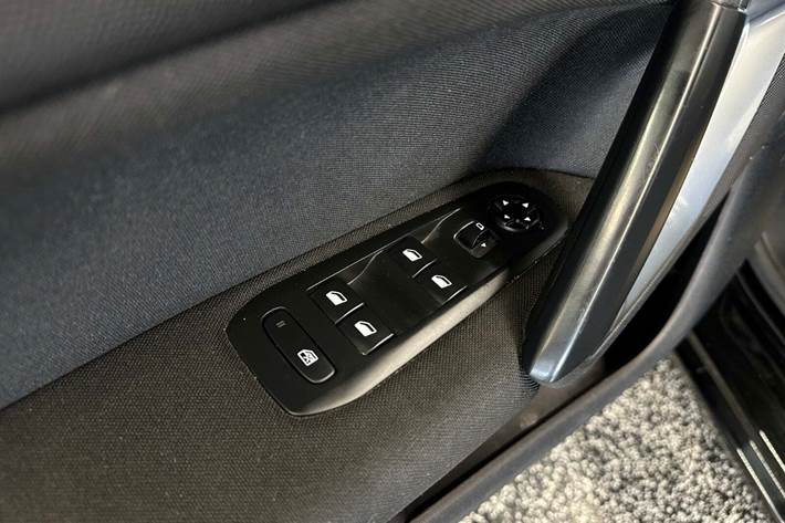 Sort Peugeot 308 fra 2015