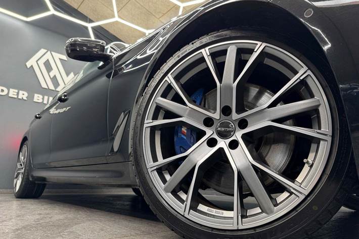 Sort BMW 540i fra 2018