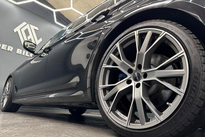 Sort BMW 540i fra 2018