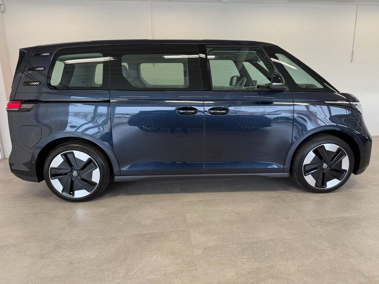 Blå VW ID.Buzz fra 2024