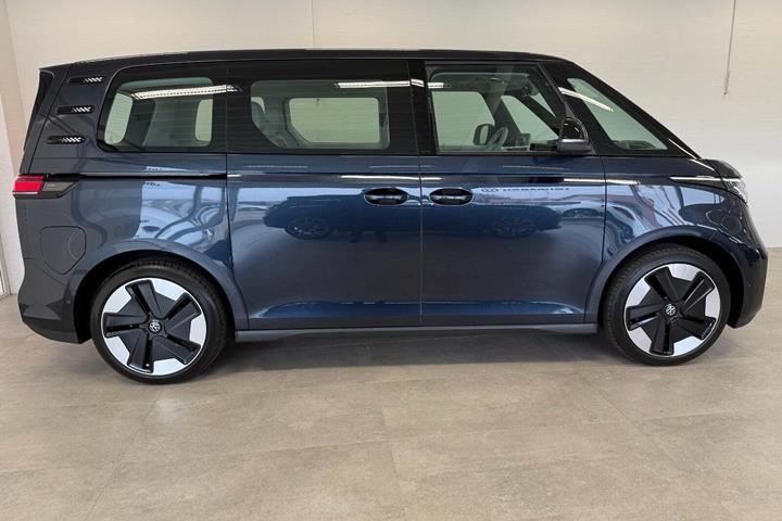 Blå VW ID.Buzz fra 2024