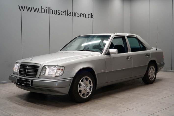 Sølv Mercedes E280 fra 1993