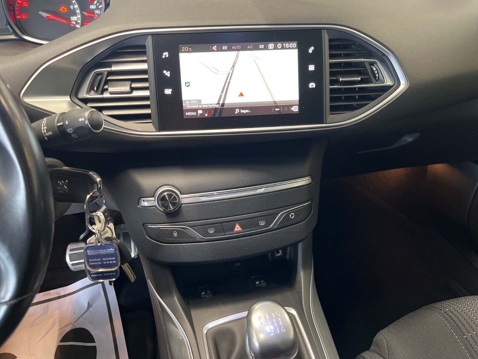 Grå Peugeot 308 fra 2020