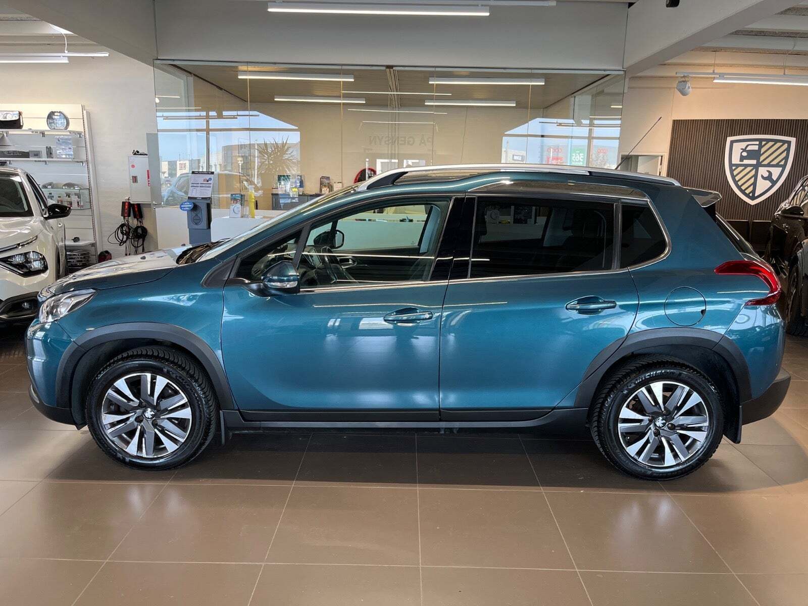 Peugeot 2008 1,2 e-THP 110 Allure Sky