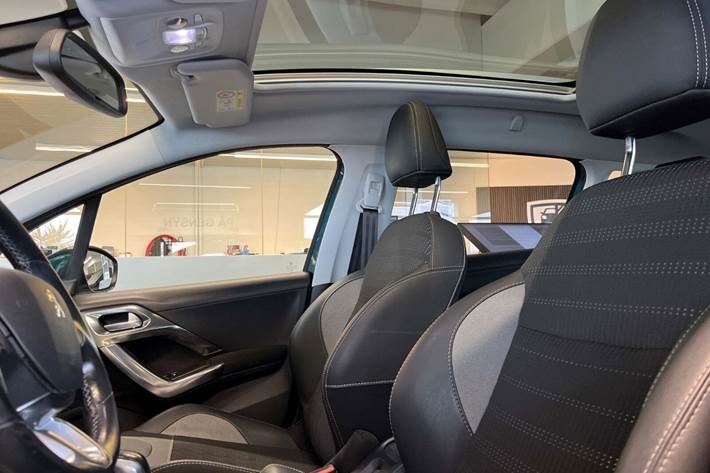 Grøn Peugeot 2008 fra 2017