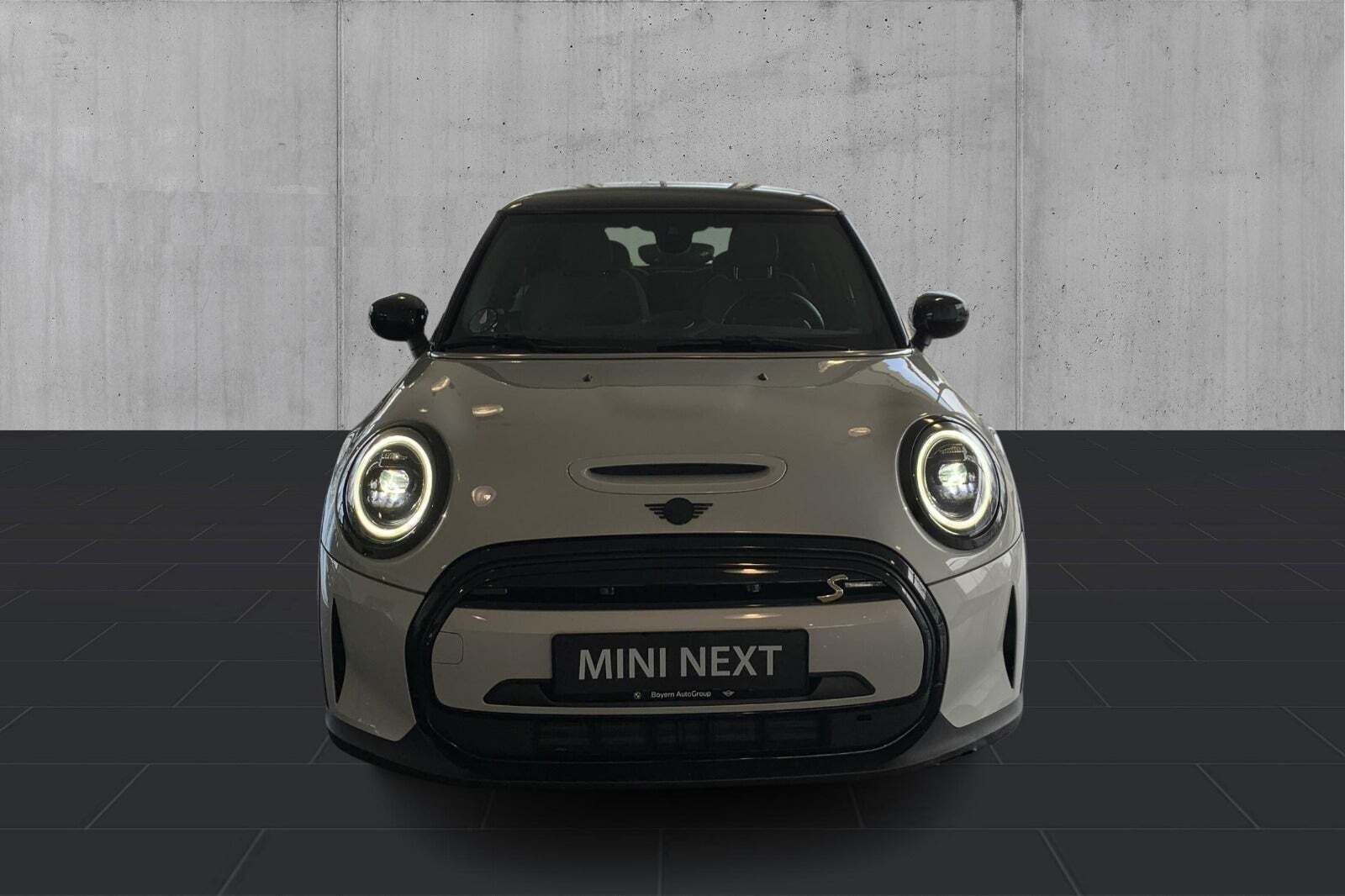 Sølv Mini Cooper SE fra 2022