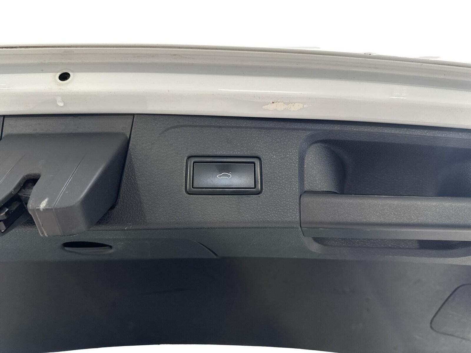 Hvid VW Passat fra 2016