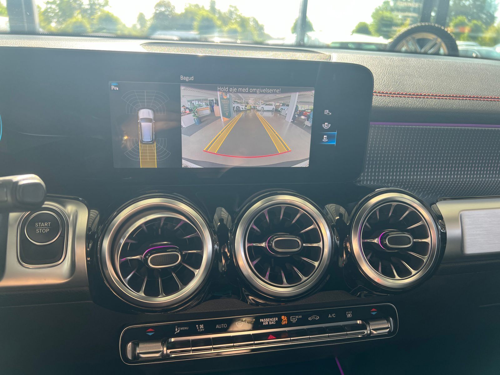 Hvid Mercedes EQB250 fra 2022