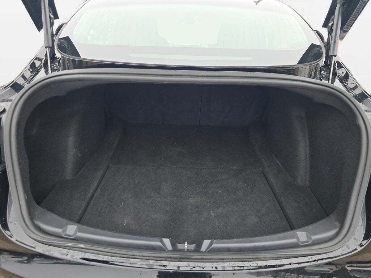 Sort Tesla Model 3 fra 2019