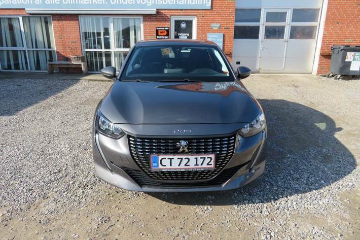 Grå Peugeot 208 fra 2020