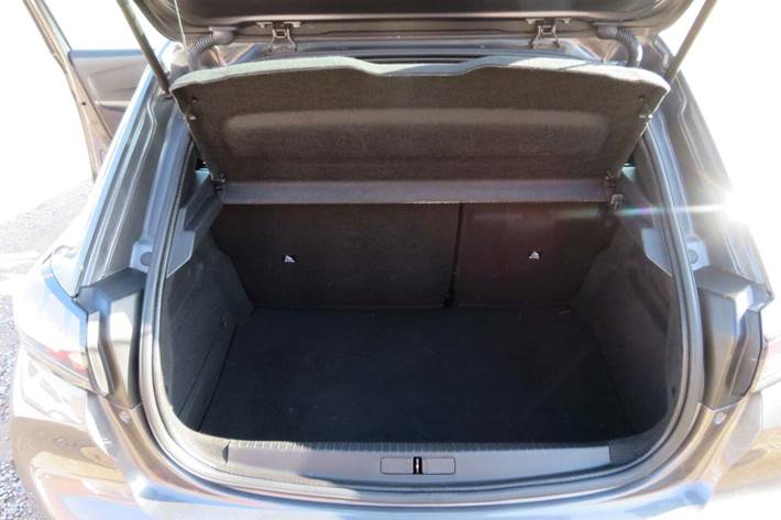 Grå Peugeot 208 fra 2020