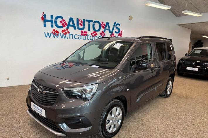 Grå Opel Combo-e Life fra 2025 set udefra