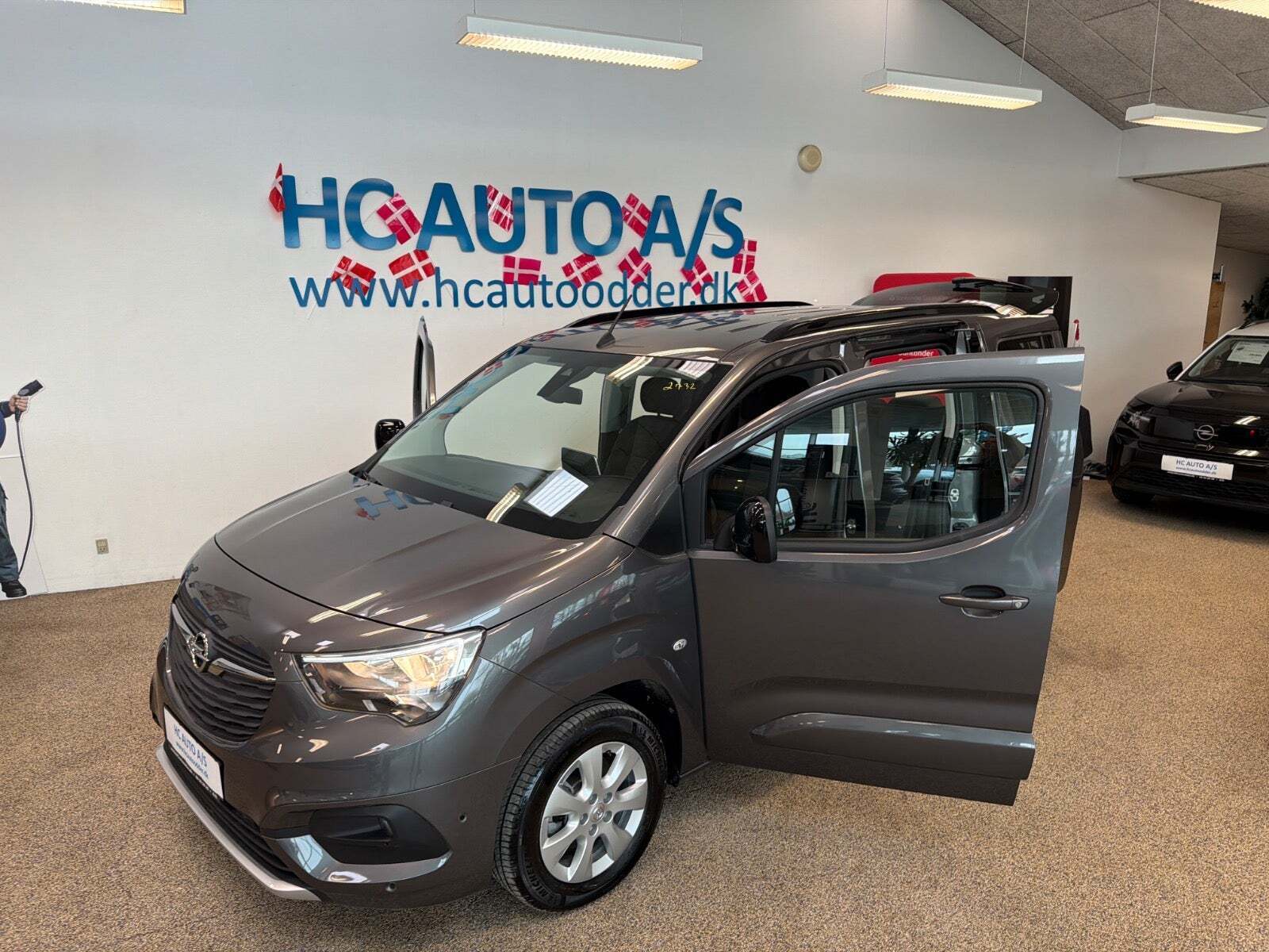 Grå Opel Combo-e Life fra 2025