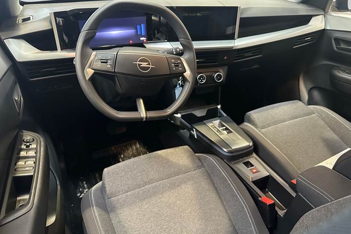 Blå Opel Frontera fra 2025