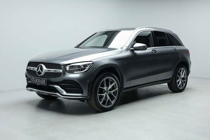 Grå Mercedes GLC300 de fra 2022