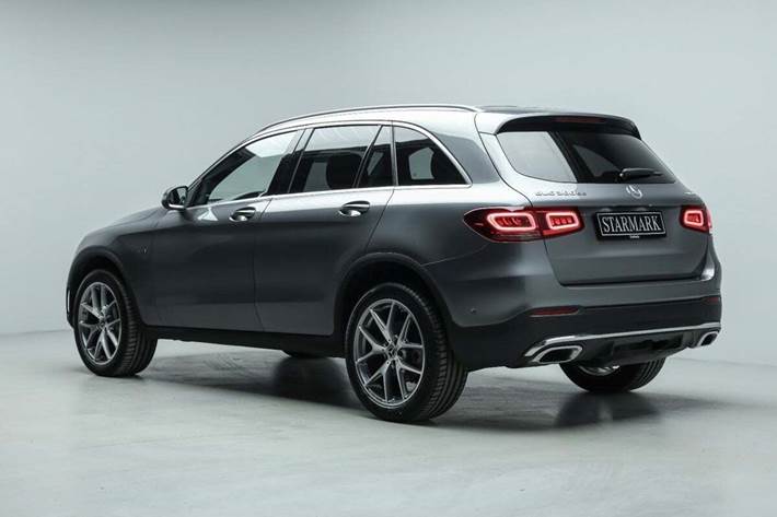 Grå Mercedes GLC300 de fra 2022