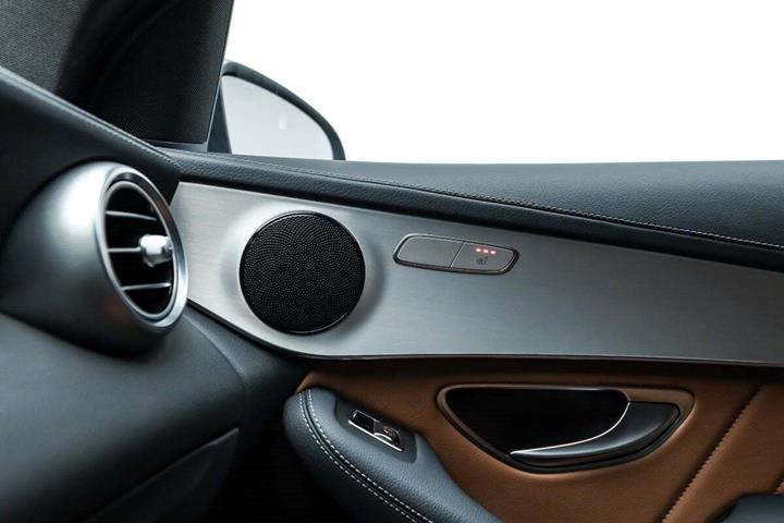 Grå Mercedes GLC300 de fra 2022