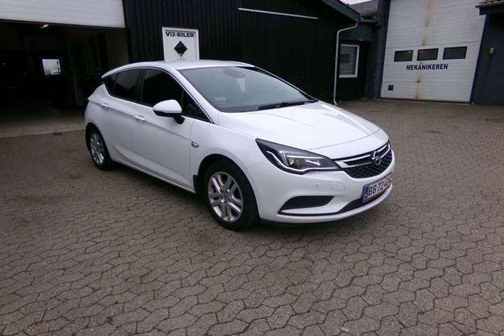 Hvid Opel Astra fra 2016
