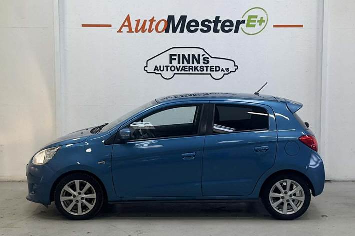 Blå Mitsubishi Space Star fra 2015