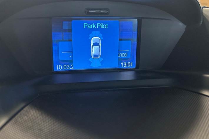 Grå Ford Grand C-Max fra 2015