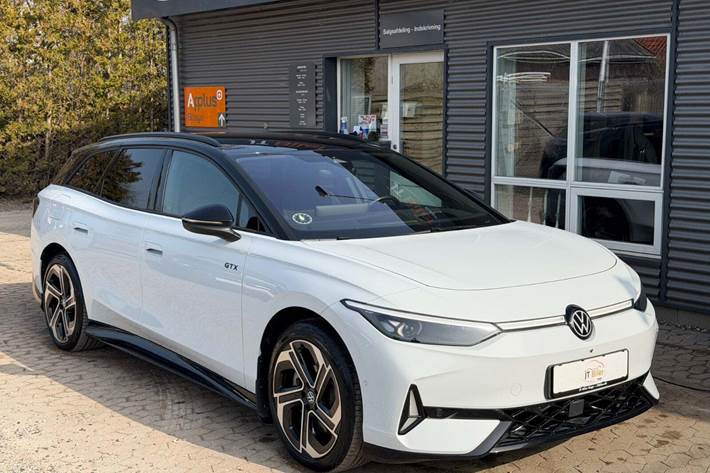 Hvid VW ID.7 fra 2025 set udefra